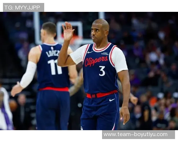 曾经的船长保罗回归首战表现平平仅得4分并送出4次助攻