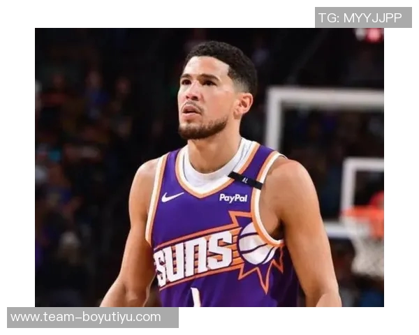 布克第三节火力全开13投7中狂砍19分助攻带领球队缩小分差至个位数